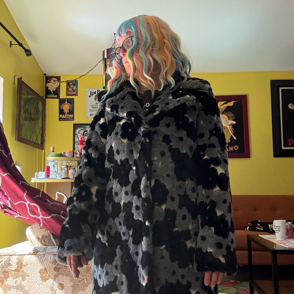 Vintage faux fur Betsey Johnson coat - Picture 2 of 5